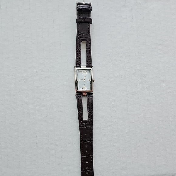 Elegant Brown Leather Strap Watch - Picture 1 of 6